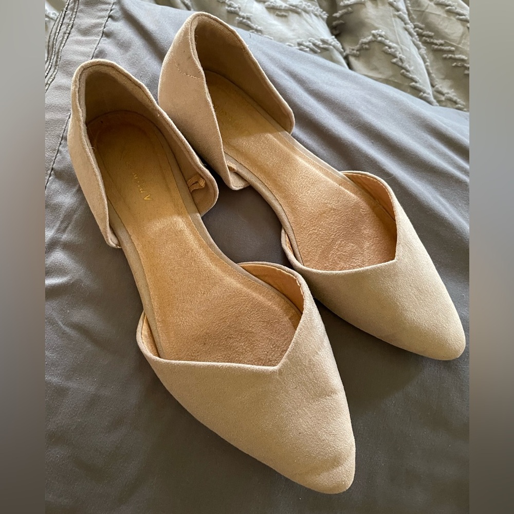 Old navy tan pointed flats size 7